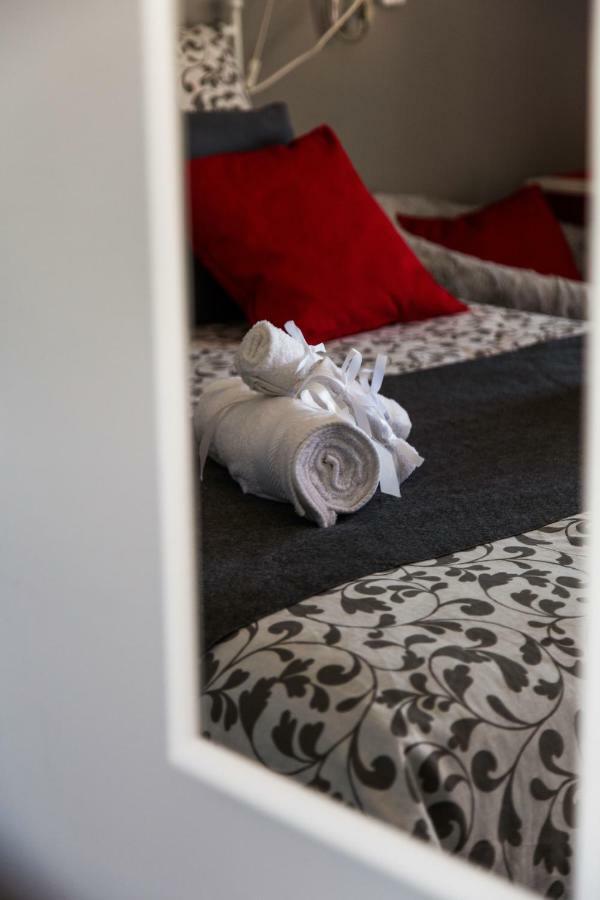 אתונה 'Romeo & Juliet' Cozy Apartment With Breathtaking View מראה חיצוני תמונה